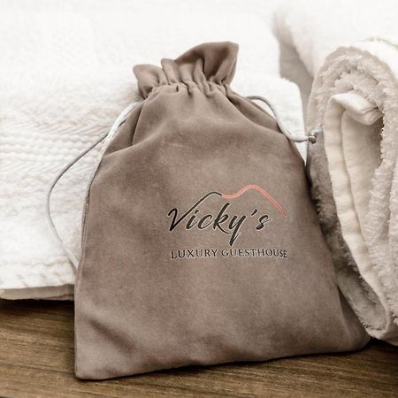 Vicky'S Luxury Guesthouse เนเปิลส์ ภายนอก รูปภาพ