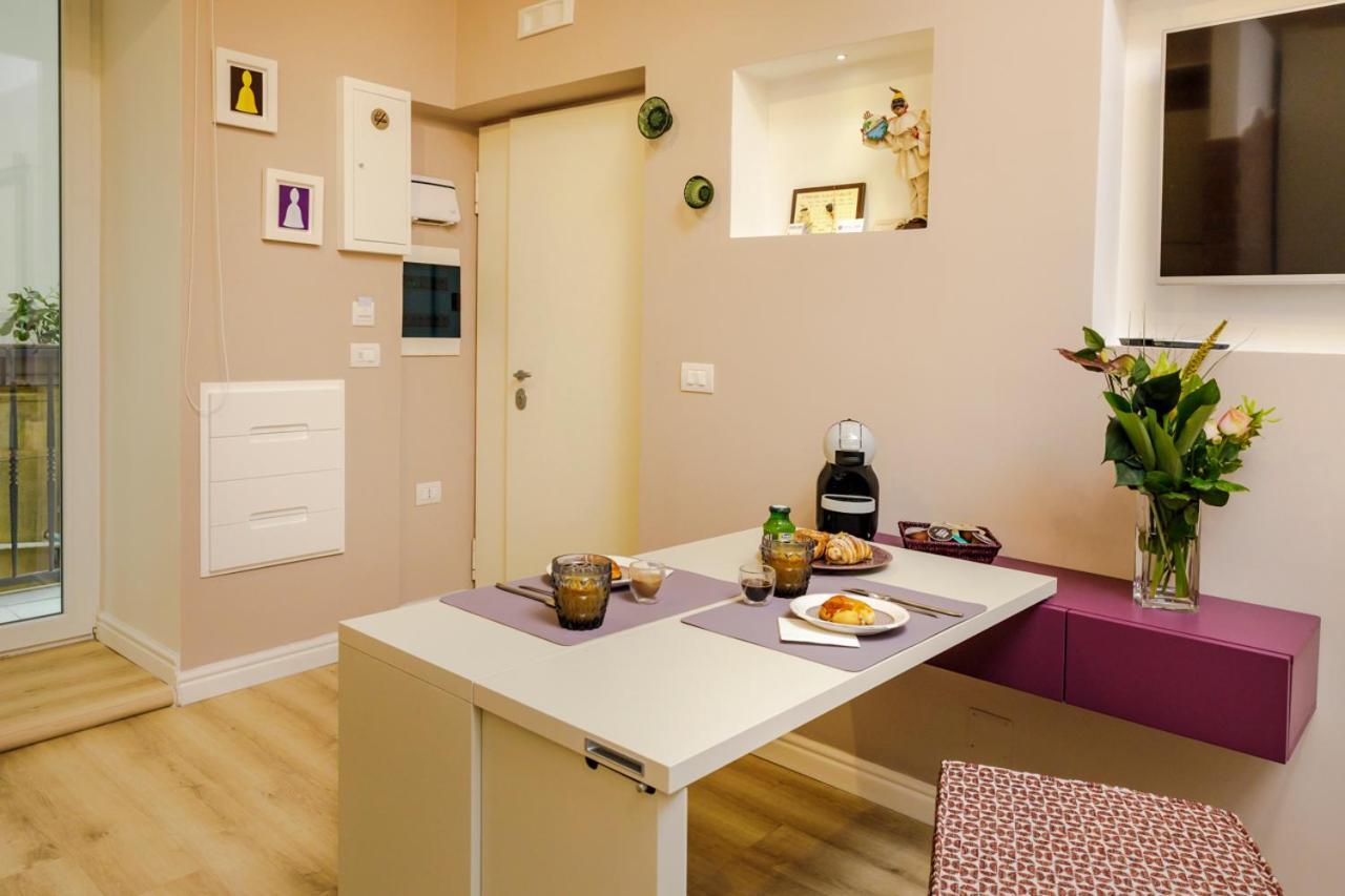 Vicky'S Luxury Guesthouse เนเปิลส์ ภายนอก รูปภาพ
