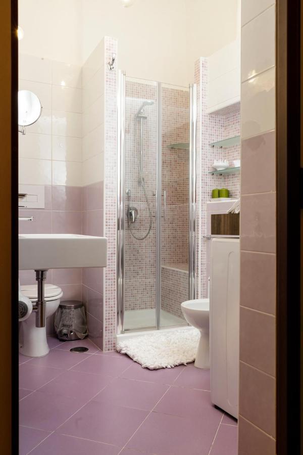 Vicky'S Luxury Guesthouse เนเปิลส์ ภายนอก รูปภาพ