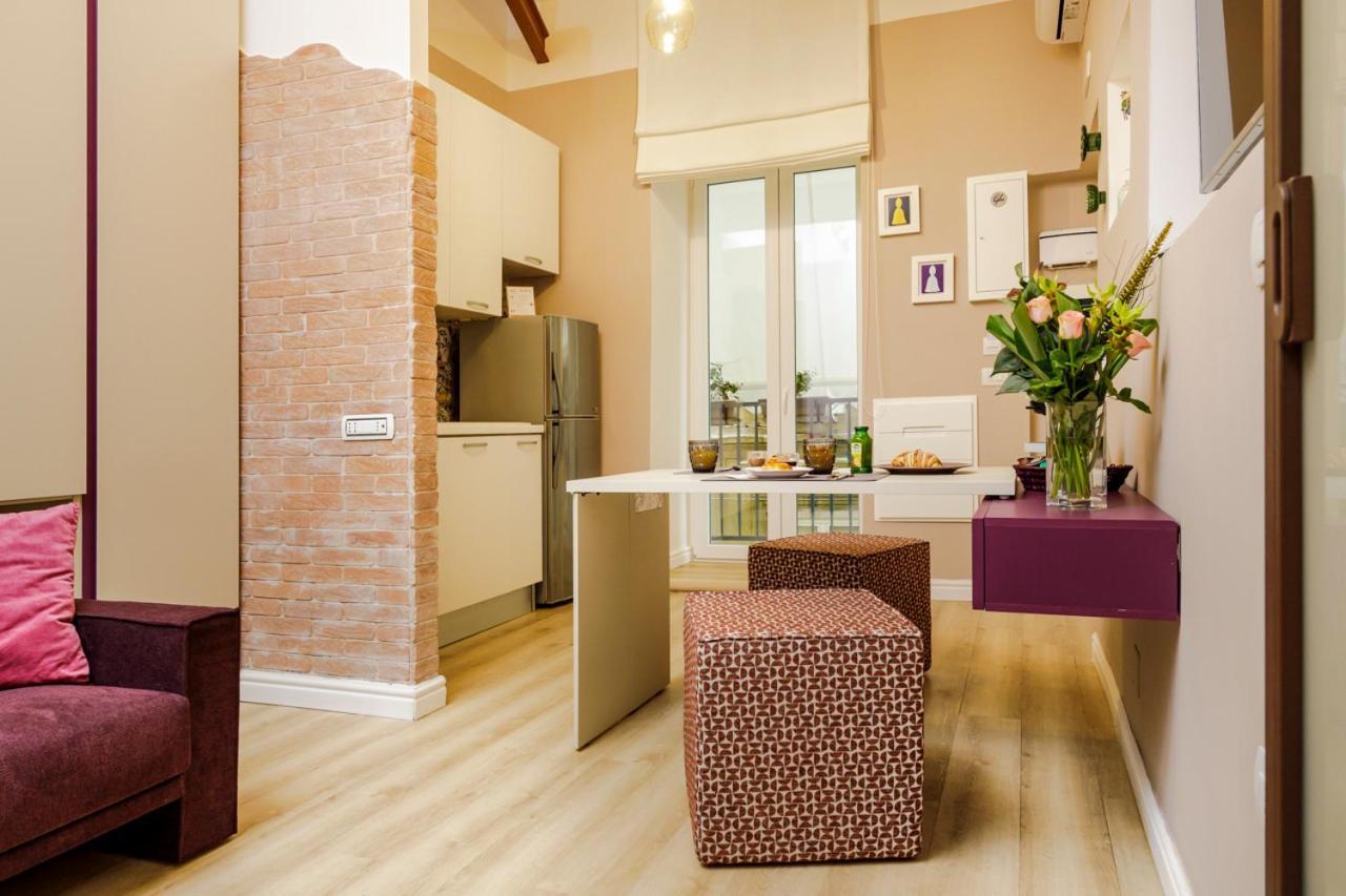 Vicky'S Luxury Guesthouse เนเปิลส์ ภายนอก รูปภาพ