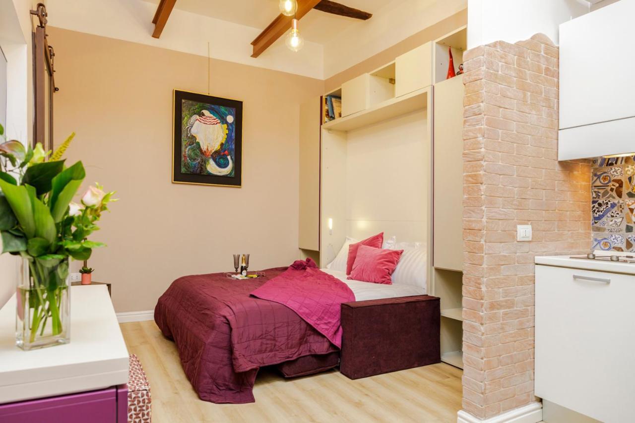Vicky'S Luxury Guesthouse เนเปิลส์ ภายนอก รูปภาพ
